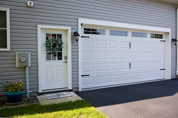 24/7 Emergency Garage Door Panel Replacement experts in Hoisington, KS